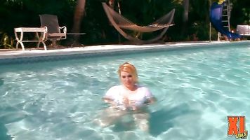 Miami is the place for poolside fun and Renee Ross is the perfect babe to get wet and wild under the Florida sky.
