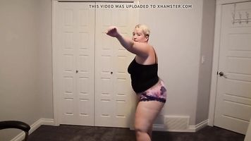 Huge butt and Titties Dance