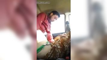 Marokkanische Kopftuchnutte lutscht und wird genagelt!
