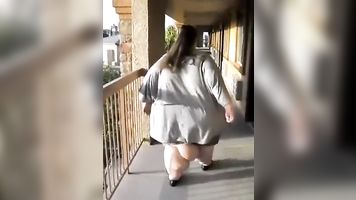 SSBBW Susanne Barely Walk