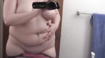 FAT HOUSEWIFE Vids Herself Masturbating In The Bathroom