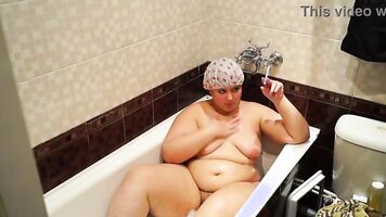 Plump WIFE smokes a cigarette while lying in the bath. Do you want to her? Home fetish. Gf. PAWG.
